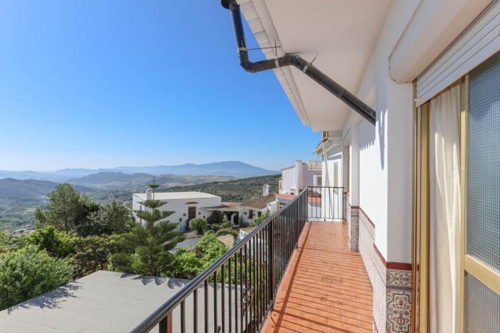 Image No.19-4 Bed Townhouse for sale