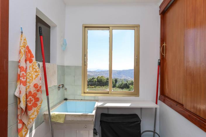 Image No.24-4 Bed Townhouse for sale