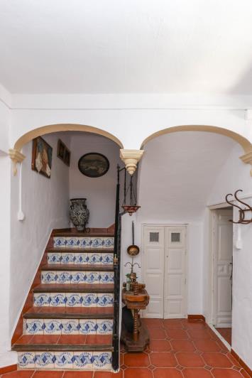 Image No.12-5 Bed Townhouse for sale