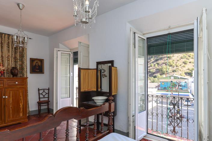 Image No.30-5 Bed Townhouse for sale