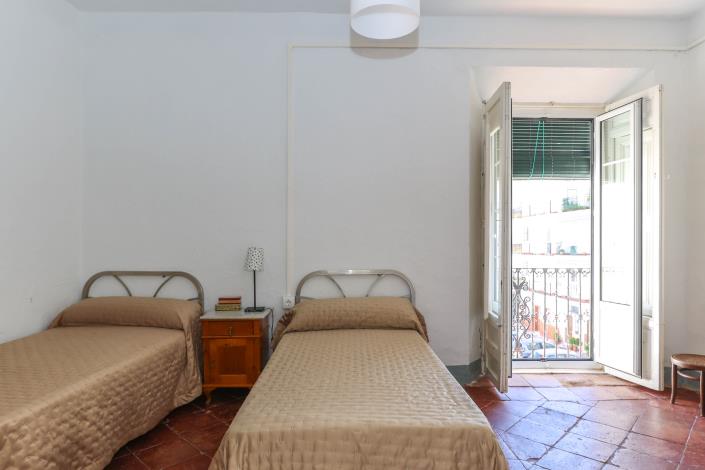 Image No.40-5 Bed Townhouse for sale