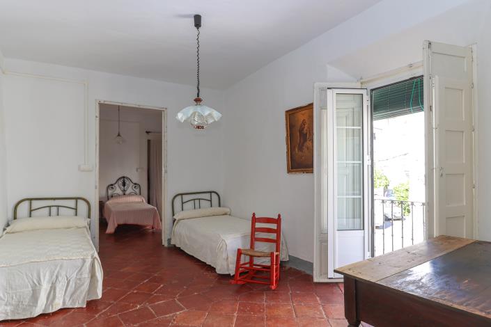 Image No.42-5 Bed Townhouse for sale