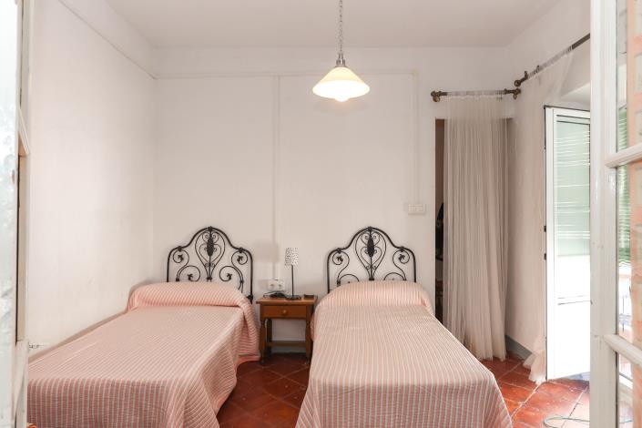 Image No.43-5 Bed Townhouse for sale