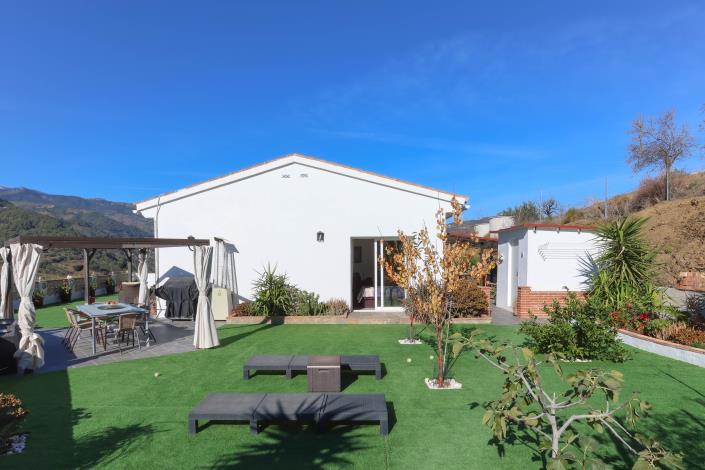 Image No.40-3 Bed Villa / Detached for sale