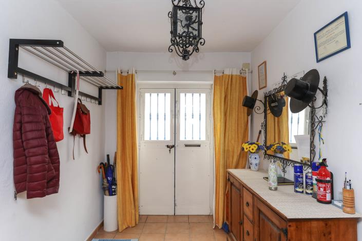 Image No.7-6 Bed Townhouse for sale