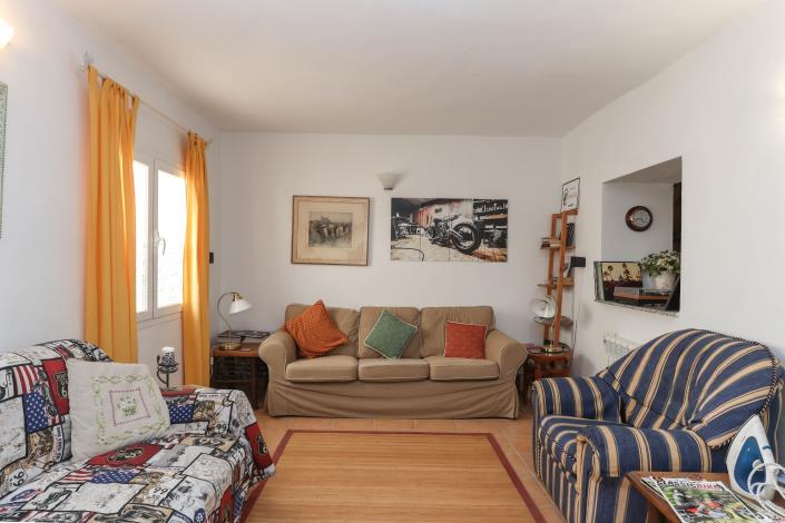 Image No.12-6 Bed Townhouse for sale