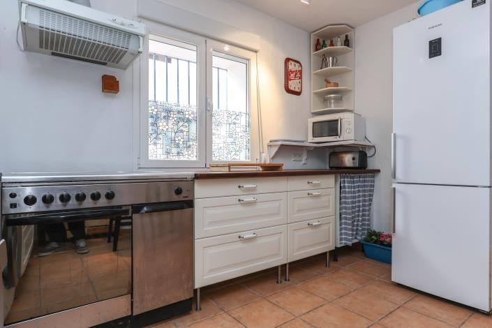 Image No.20-6 Bed Townhouse for sale