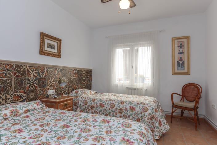 Image No.33-6 Bed Townhouse for sale