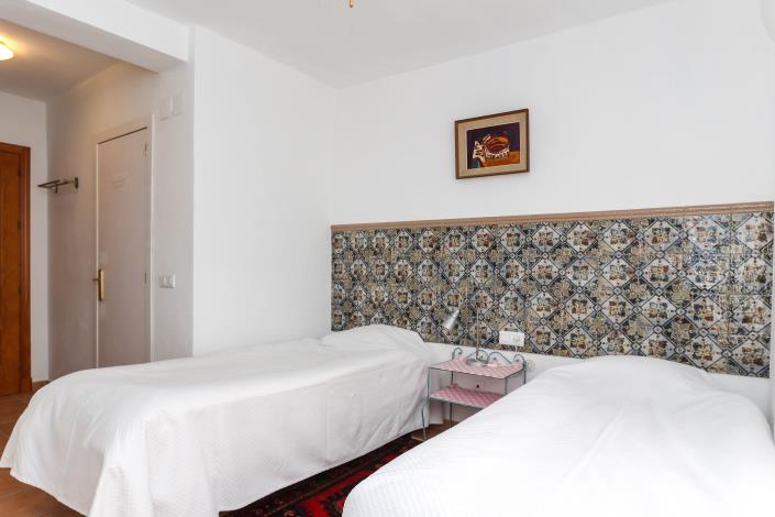 Image No.37-6 Bed Townhouse for sale