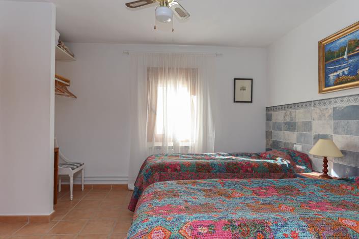 Image No.41-6 Bed Townhouse for sale