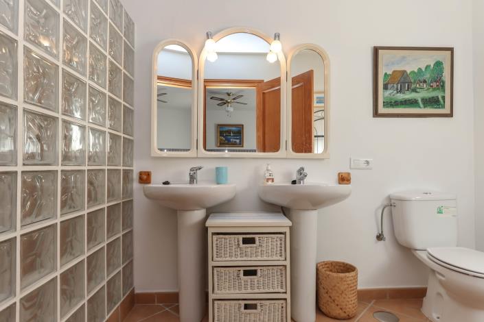 Image No.43-6 Bed Townhouse for sale