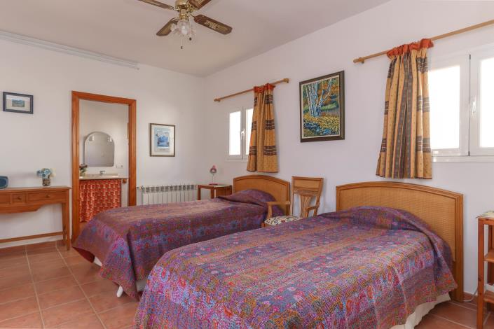 Image No.51-6 Bed Townhouse for sale