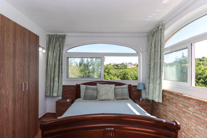 Image No.47-5 Bed Villa / Detached for sale