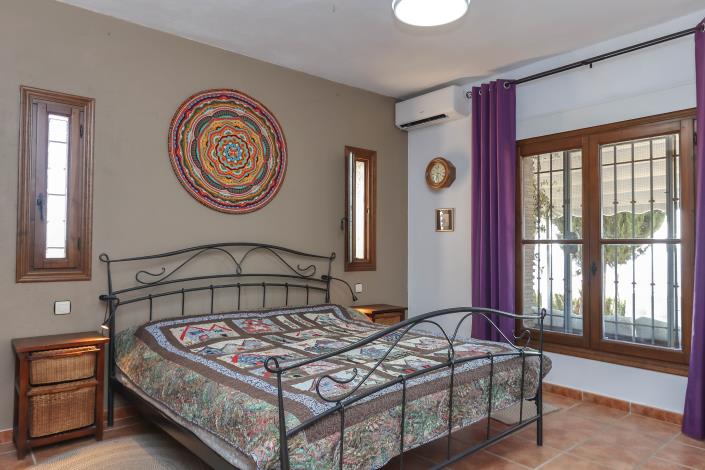 Image No.24-4 Bed Villa / Detached for sale