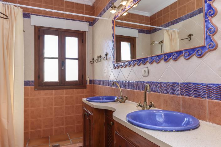 Image No.27-4 Bed Villa / Detached for sale