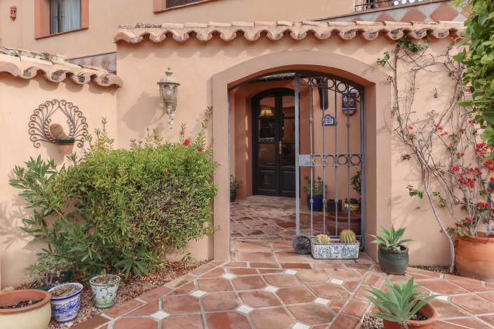 Image No.8-5 Bed Villa / Detached for sale