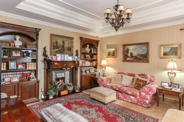 Image No.9-5 Bed Villa / Detached for sale