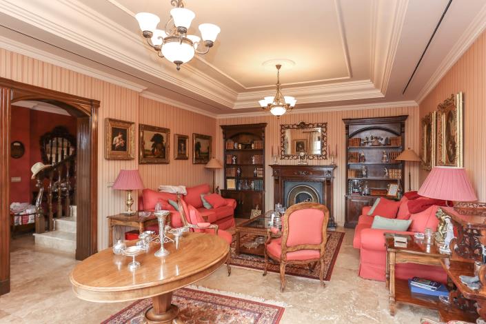 Image No.12-5 Bed Villa / Detached for sale