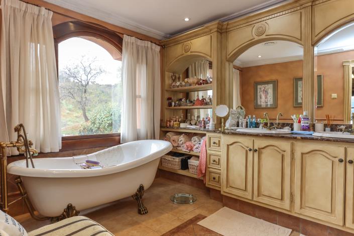 Image No.32-5 Bed Villa / Detached for sale