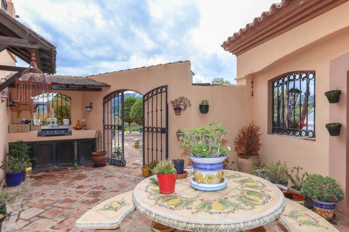 Image No.44-5 Bed Villa / Detached for sale