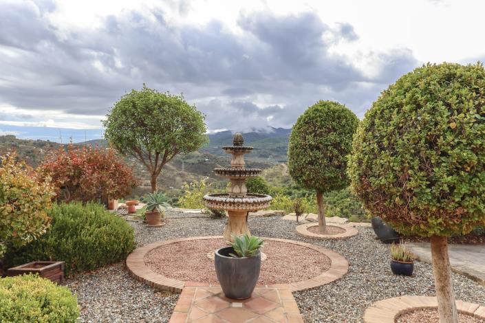 Image No.48-5 Bed Villa / Detached for sale