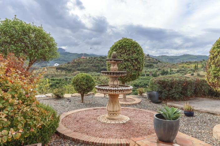 Image No.49-5 Bed Villa / Detached for sale