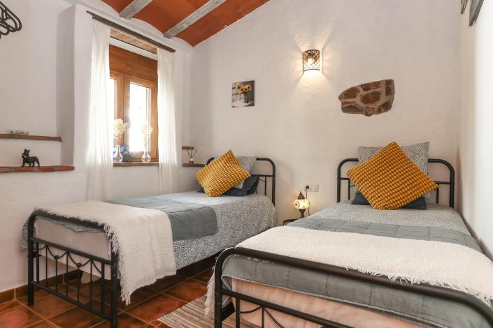 Image No.33-3 Bed Townhouse for sale