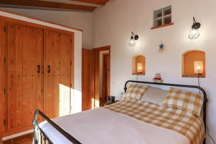 Image No.37-3 Bed Townhouse for sale