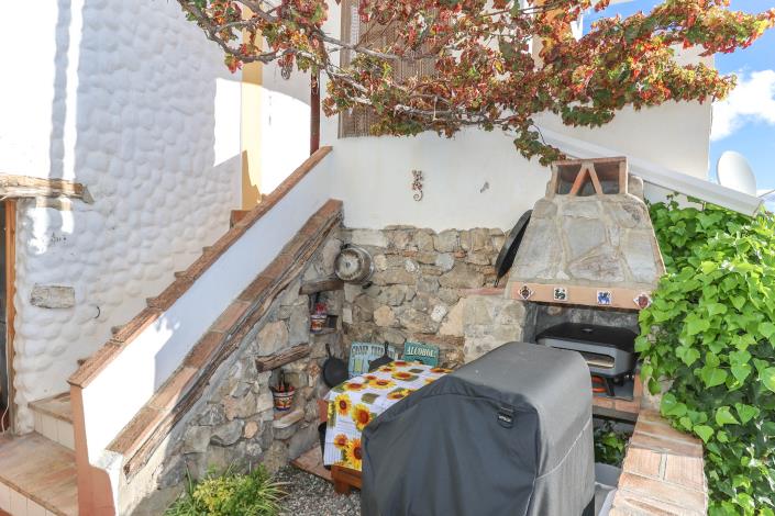 Image No.50-3 Bed Townhouse for sale