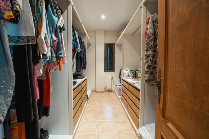 Image No.17-4 Bed Villa / Detached for sale