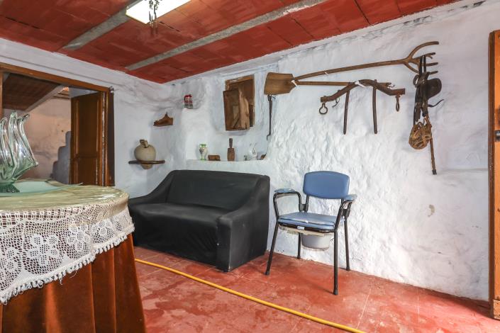 Image No.18-4 Bed Townhouse for sale