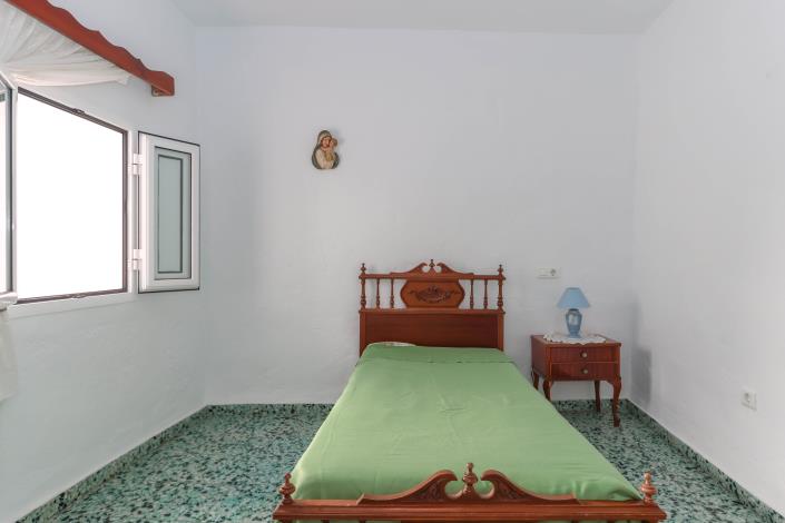 Image No.20-4 Bed Townhouse for sale