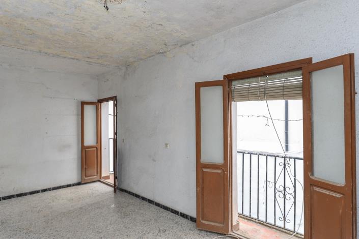 Image No.9-2 Bed Townhouse for sale