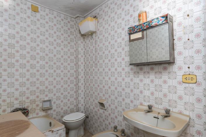 Image No.17-2 Bed Townhouse for sale