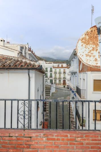 Image No.25-2 Bed Townhouse for sale