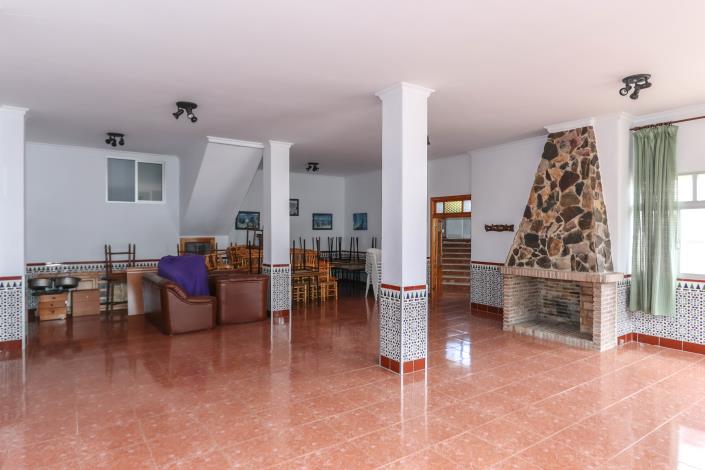 Image No.6-26 Bed Commercial for sale