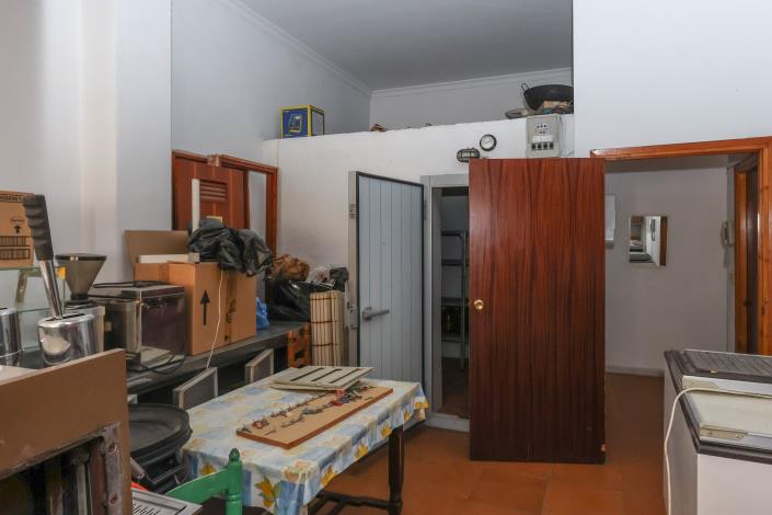 Image No.9-26 Bed Commercial for sale