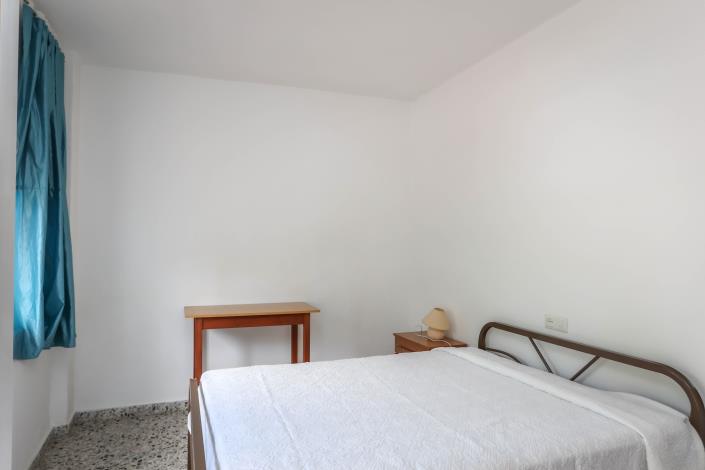 Image No.20-26 Bed Commercial for sale