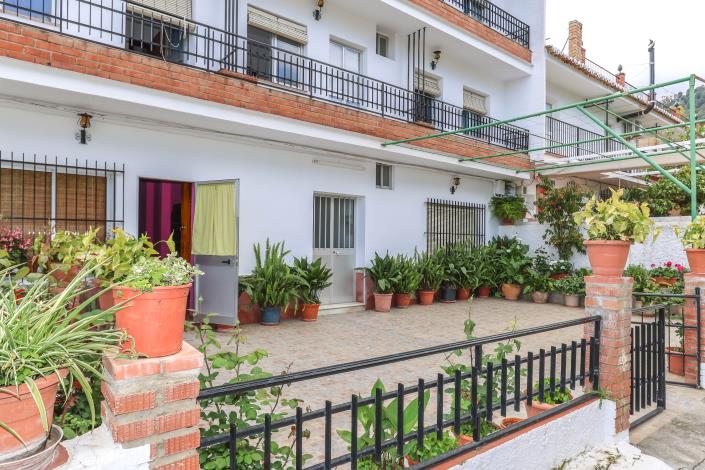 Image No.28-26 Bed Commercial for sale