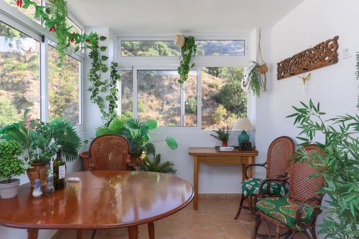 Image No.6-5 Bed Townhouse for sale