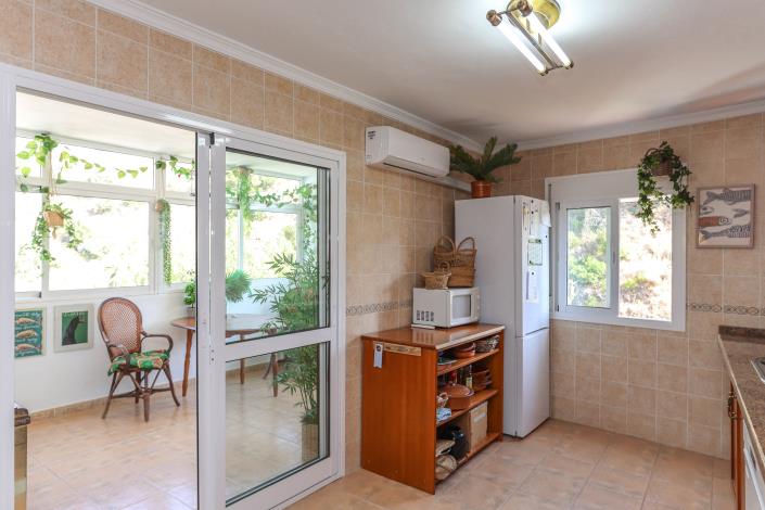 Image No.17-5 Bed Townhouse for sale