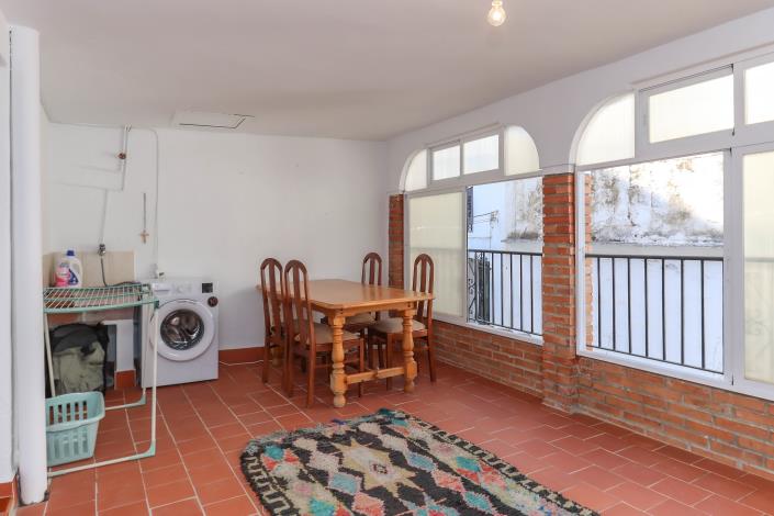 Image No.37-5 Bed Townhouse for sale