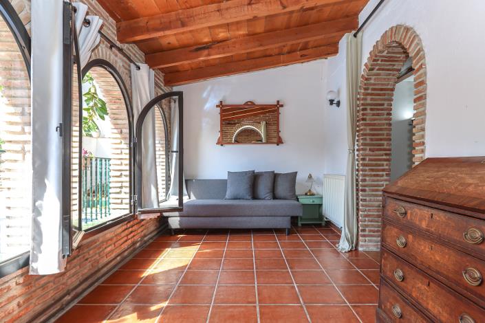 Image No.9-7 Bed Villa / Detached for sale