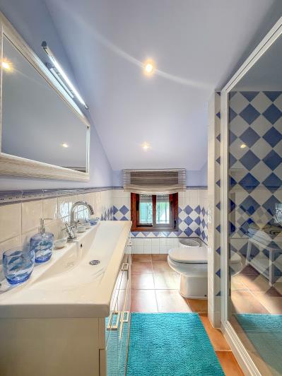 Image No.19-4 Bed Villa / Detached for sale