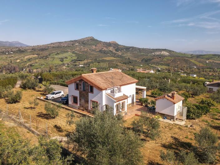 Image No.40-4 Bed Villa / Detached for sale