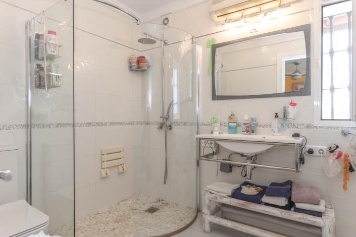 Image No.27-6 Bed Villa / Detached for sale