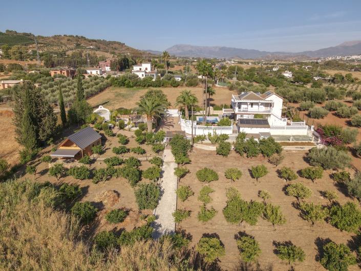 Image No.3-6 Bed Villa / Detached for sale