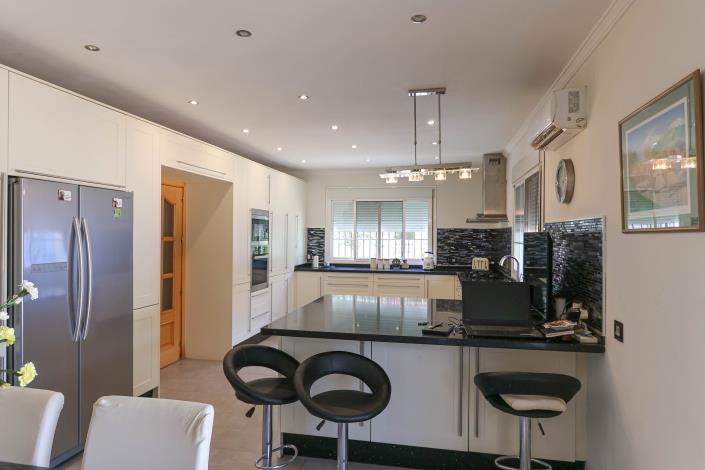 Image No.4-5 Bed Villa / Detached for sale