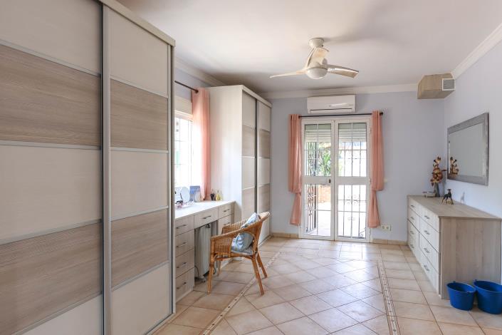 Image No.24-5 Bed Villa / Detached for sale