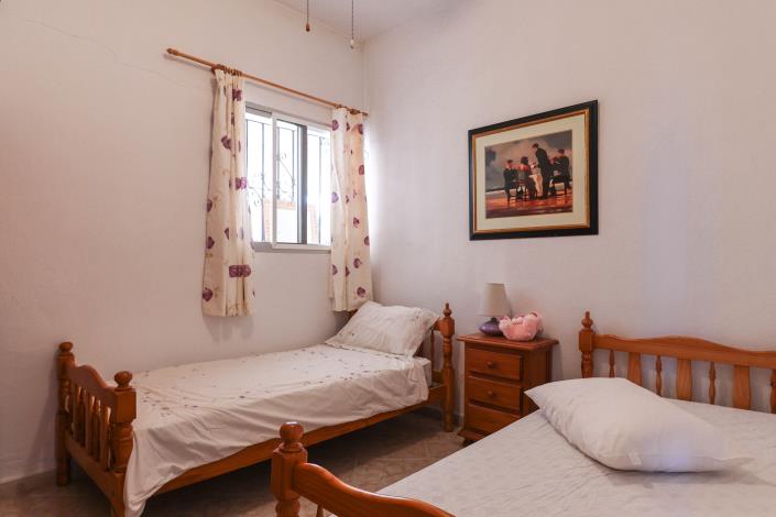 Image No.35-5 Bed Villa / Detached for sale